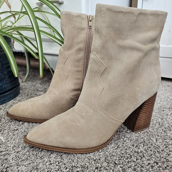 Steve Madden Stable Sand Suede Western Cowboy Ankle Zipper Booties Size 8.5 - Picture 1 of 8
